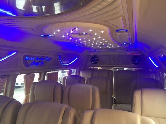 TOYOTA COMMUTER 2.7เบนซิน ปี12 สีขาวเกียAT แต่งวีไอพีเต็ม โทร0877758887 นาง