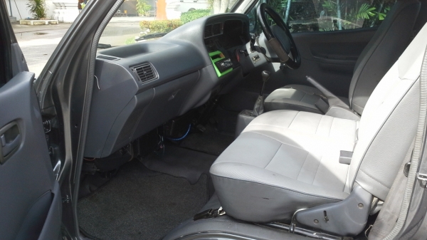 TOYOTA HIACE 3.0 ปี2003