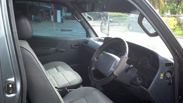 TOYOTA HIACE 3.0 ปี2003