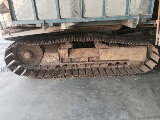 รถเกี่ยวข้าว สองระบบ  ของเกษตรพัฒนา  รุ่น ไอ้หนุ่มไวไฟ เครื่องยนต์ 6HH1 210hp วางบน  ตัวเดิน 12ht ปั๊ม Eaton เบอร์23