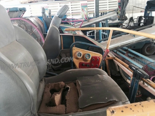 รถเกี่ยวข้าว สองระบบ  ของเกษตรพัฒนา  รุ่น ไอ้หนุ่มไวไฟ เครื่องยนต์ 6HH1 210hp วางบน  ตัวเดิน 12ht ปั๊ม Eaton เบอร์23