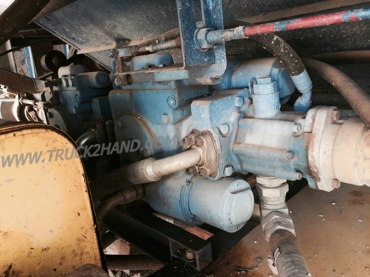 รถเกี่ยวข้าว สองระบบ  ของเกษตรพัฒนา  รุ่น ไอ้หนุ่มไวไฟ เครื่องยนต์ 6HH1 210hp วางบน  ตัวเดิน 12ht ปั๊ม Eaton เบอร์23