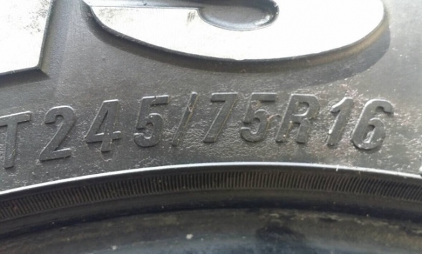 ยาง Mud Maxxis 245 75 16 กลางปี10 ดอกเยอะใช้ได้อีกหลายปี ยาง Mud Maxxis 245 75 16 กลางปี10 ดอกเยอะใช้ได้อีกหลายปี