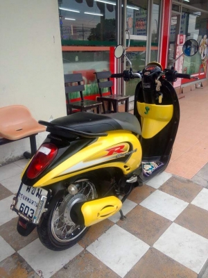 Honda Scoopy i ปี 2554 ลาย Fun รถสวยเดิมๆเลย สภาพดี หัวฉีดประหยัดน้ำมัน Honda Scoopy i ปี 2554 ลาย Fun รถสวยเดิมๆเลย สภาพดี หัวฉีดประหยัดน้ำมัน