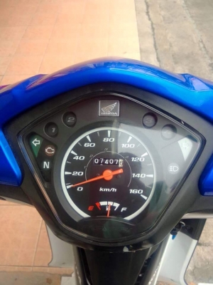 Honda Wave 110 i ปี 2556 สีน้ำเงินขาว รถอย่างสวย เครื่องเดิมๆ ประหยัดน้ำมันสุดๆ Honda Wave 110 i ปี 2556 สีน้ำเงินขาว รถอย่างสวย เครื่องเดิมๆ ประหยัดน้ำมันสุดๆ