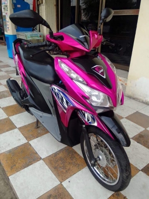 Honda Click 125 i สีชมพูดำ ลายสตีท รุ่น Racing Combi Brake รถสวยวิ๊งๆเลย