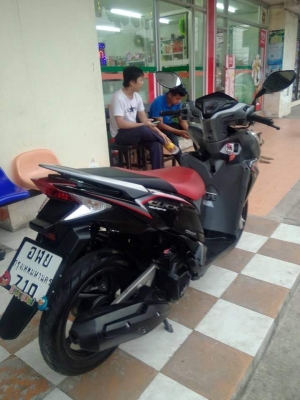 Honda Click 125 i ปี 2556 สีดำ รุ่น idling stop (ล้อแม็กซ์แท้) ตัวท๊อปสุด สวยสปอร์ตฝุดๆ Honda Click 125 i ปี 2556 สีดำ รุ่น idling stop (ล้อแม็กซ์แท้) ตัวท๊อปสุด สวยสปอร์ตฝุดๆ