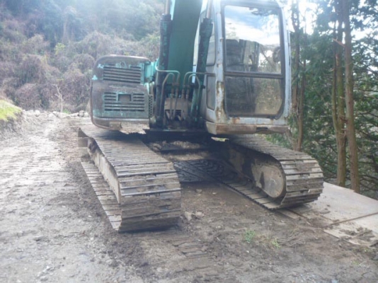 ขาย Kobelco SK120-3 อาร์มพิเศษพร้อมไลน์หัวหัวเจาะ แทรค70ซม. ราคาไม่แพงครับ