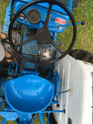 รถไถFord 2080 4WD 2เพลา  มีดันหน้า ผาน 3 แถมเวทถ่วงล้อ ยางหลังใหม่ เครื่องแรง พร้อมใช้งาน ราคาต่อรองได้ครับ