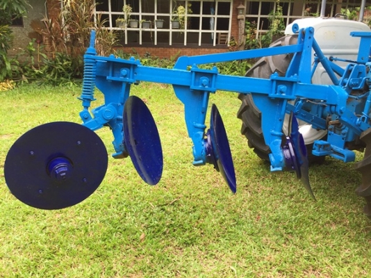 รถไถFord 2080 4WD 2เพลา  มีดันหน้า ผาน 3 แถมเวทถ่วงล้อ ยางหลังใหม่ เครื่องแรง พร้อมใช้งาน ราคาต่อรองได้ครับ