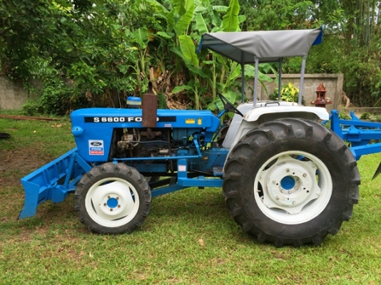 รถไถFord 2080 4WD 2เพลา  มีดันหน้า ผาน 3 แถมเวทถ่วงล้อ ยางหลังใหม่ เครื่องแรง พร้อมใช้งาน ราคาต่อรองได้ครับ