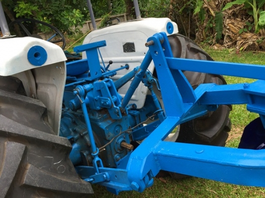 รถไถFord 2080 4WD 2เพลา  มีดันหน้า ผาน 3 แถมเวทถ่วงล้อ ยางหลังใหม่ เครื่องแรง พร้อมใช้งาน ราคาต่อรองได้ครับ