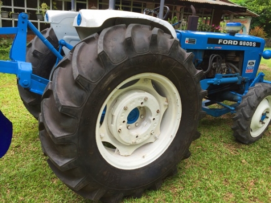 รถไถFord 2080 4WD 2เพลา  มีดันหน้า ผาน 3 แถมเวทถ่วงล้อ ยางหลังใหม่ เครื่องแรง พร้อมใช้งาน ราคาต่อรองได้ครับ