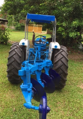 รถไถFord 2080 4WD 2เพลา  มีดันหน้า ผาน 3 แถมเวทถ่วงล้อ ยางหลังใหม่ เครื่องแรง พร้อมใช้งาน ราคาต่อรองได้ครับ