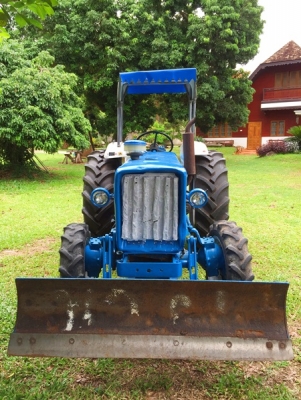 รถไถFord 2080 4WD 2เพลา  มีดันหน้า ผาน 3 แถมเวทถ่วงล้อ ยางหลังใหม่ เครื่องแรง พร้อมใช้งาน ราคาต่อรองได้ครับ