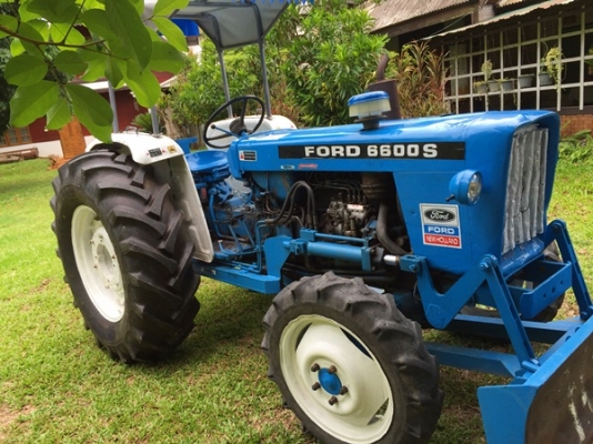 รถไถFord 2080 4WD 2เพลา  มีดันหน้า ผาน 3 แถมเวทถ่วงล้อ ยางหลังใหม่ เครื่องแรง พร้อมใช้งาน ราคาต่อรองได้ครับ