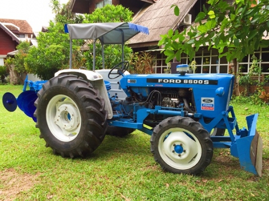 รถไถFord 2080 4WD 2เพลา  มีดันหน้า ผาน 3 แถมเวทถ่วงล้อ ยางหลังใหม่ เครื่องแรง พร้อมใช้งาน ราคาต่อรองได้ครับ