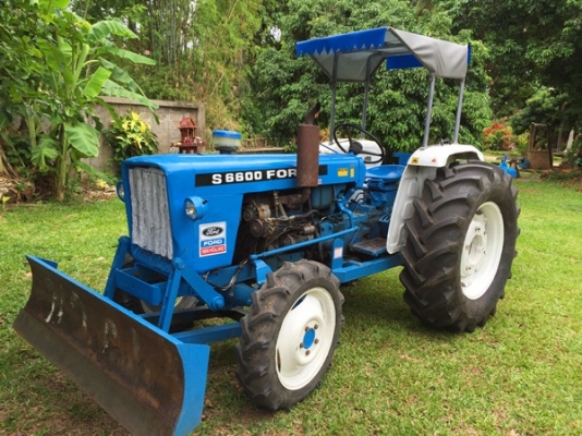 รถไถFord 2080 4WD 2เพลา  มีดันหน้า ผาน 3 แถมเวทถ่วงล้อ ยางหลังใหม่ เครื่องแรง พร้อมใช้งาน ราคาต่อรองได้ครับ