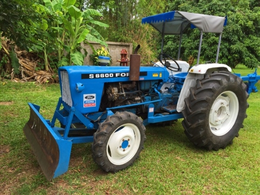 รถไถFord 2080 4WD 2เพลา  มีดันหน้า ผาน 3 แถมเวทถ่วงล้อ ยางหลังใหม่ เครื่องแรง พร้อมใช้งาน ราคาต่อรองได้ครับ