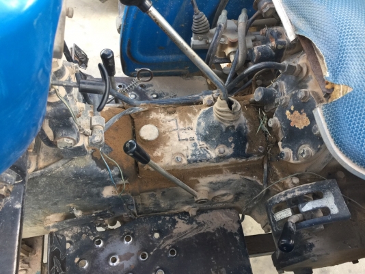 แทรคเตอร์อิเซกิ TS3110 31 แรง สองเพลา พร้อมใบดันดิน