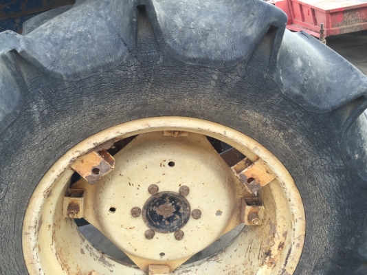 แทรคเตอร์อิเซกิ TS3110 31 แรง สองเพลา พร้อมใบดันดิน