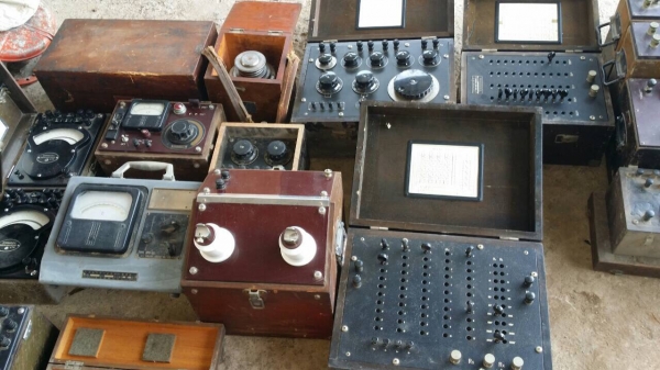 ของสะสม หม้อแปลงโบราณ เครื่องรับส่งโทรเลขโบราณ (ญี่ปุ่น) ตกแต่งบ้านก็ดี มีไว้ก็เก๋ไปอีกแบบ