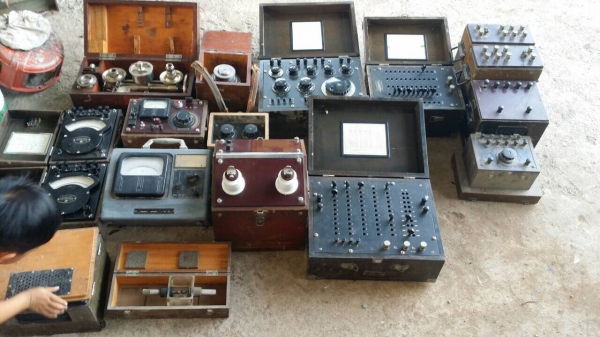 ของสะสม หม้อแปลงโบราณ เครื่องรับส่งโทรเลขโบราณ (ญี่ปุ่น) ตกแต่งบ้านก็ดี มีไว้ก็เก๋ไปอีกแบบ