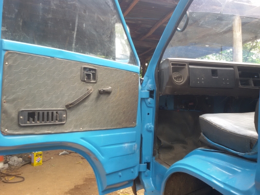 ขาย 6 ล้อ ISUZU KT 26  100แรง (4BC2ฝาดำ)(ลูกค้าอุตรดิตถ์มาวางเงินจองเรียบร้อยแล้วคับรับรถวันพุธที่1ก.ค58) (ดาวน์110000ผ่อนถูกๆ)อนุมัติง่ายเร็วทันใจ เครื่องแห้ง แน่นแรงดีสุดๆ แซสซีสวยๆไม่ผุไม่ดาม พวงมาลัยพาวเวอร์ เกียร์สั้น ยกหัวได้ ยางใหม่ๆ6 เส้น รถวิ่งดี