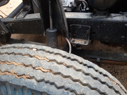 ขาย 6 ล้อ ISUZU KT 26  100แรง (4BC2ฝาดำ)(ลูกค้าอุตรดิตถ์มาวางเงินจองเรียบร้อยแล้วคับรับรถวันพุธที่1ก.ค58) (ดาวน์110000ผ่อนถูกๆ)อนุมัติง่ายเร็วทันใจ เครื่องแห้ง แน่นแรงดีสุดๆ แซสซีสวยๆไม่ผุไม่ดาม พวงมาลัยพาวเวอร์ เกียร์สั้น ยกหัวได้ ยางใหม่ๆ6 เส้น รถวิ่งดี