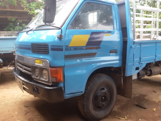 ขาย 6 ล้อ ISUZU KT 26  100แรง (4BC2ฝาดำ)(ลูกค้าอุตรดิตถ์มาวางเงินจองเรียบร้อยแล้วคับรับรถวันพุธที่1ก.ค58) (ดาวน์110000ผ่อนถูกๆ)อนุมัติง่ายเร็วทันใจ เครื่องแห้ง แน่นแรงดีสุดๆ แซสซีสวยๆไม่ผุไม่ดาม พวงมาลัยพาวเวอร์ เกียร์สั้น ยกหัวได้ ยางใหม่ๆ6 เส้น รถวิ่งดี