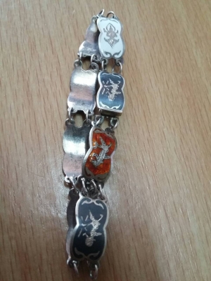 สร้อยข้อมือเงินเก่า