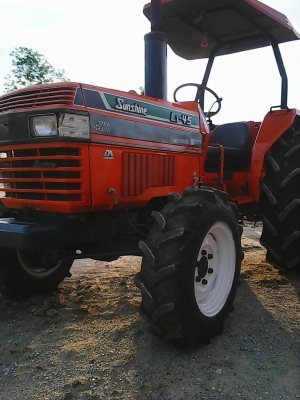ขายรถไถKUBOTA L1-45 4WD  พร้อมใช้ สวยๆ สีเดิมๆ ประหยัด ทนทาน แรงถึงใจ แรงม้าเต็ม45