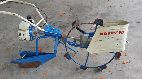 เครื่องแหวกร่องน้ำในนา เครื่องแหวกร่องน้ำในนา