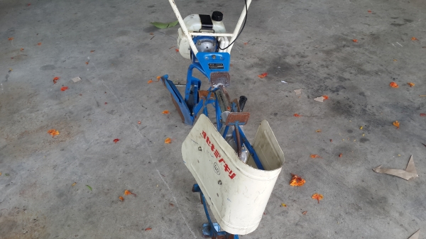 เครื่องแหวกร่องน้ำในนา เครื่องแหวกร่องน้ำในนา