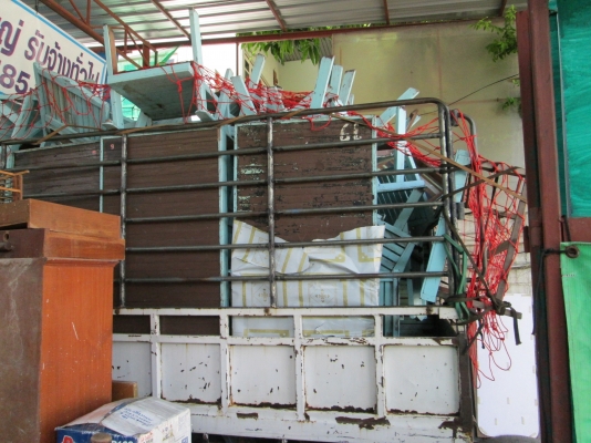 โต๊ะไมัเนื้อแข็ง   มีทั้งหมด  10ชุด  ร้านอาหาร  นั่งเล่นในบ้าน