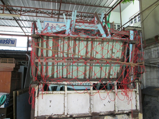 โต๊ะไมัเนื้อแข็ง   มีทั้งหมด  10ชุด  ร้านอาหาร  นั่งเล่นในบ้าน