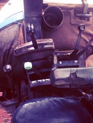 **570,000 บ.ต่อรอง/// FORD 8210 รถไถ2เพลา **ขาย รถไถ2เพลา ตัวแกร่ง FORD 8210 4WD 85แรง เคึรื่องเดิม เกียร์เดิม เครื่องยนต์6สูบ 85แรง แน่นดี แรง ดี ปั้มดี แน่น เกียร์ดี ไม่หลุด ระบบ 4WD ใช้งานปกติ ไม่มีปัญหาครับ ช่วงล่างดี แน่น คล่องตัวดี ระบบไฮดรอลิก หน้า