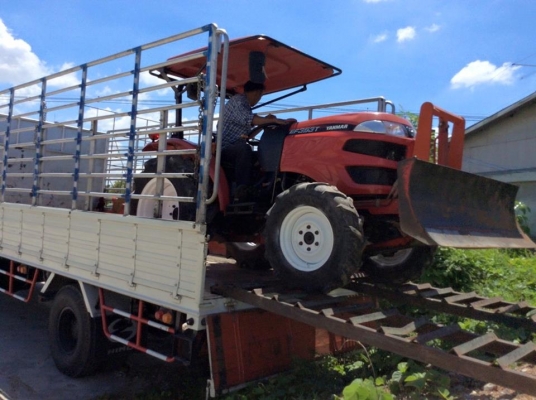 ยันร์ม่า 39 แรง 4 WD พร้อมใบมีดดันหน้า สภาพดี เดิมๆครับ