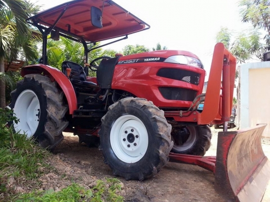 ยันร์ม่า 39 แรง 4 WD พร้อมใบมีดดันหน้า สภาพดี เดิมๆครับ