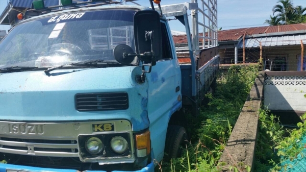 ขายด่วนๆๆ รถดีๆ หน้า F 6 รู เกียร์ ร็อก คานหลัง 120