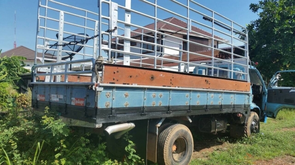 ขายด่วนๆๆ รถดีๆ หน้า F 6 รู เกียร์ ร็อก คานหลัง 120