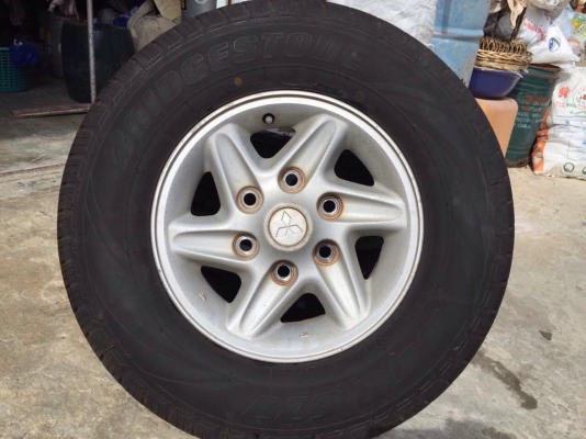 ขายแม็กพร้อมยาง 4 เส้น รถ มิตซู สตาด้า ยางใหม่บริดสโตน ลีโอ 677 (195R14C) ปี 2015