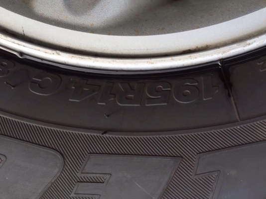 ขายแม็กพร้อมยาง 4 เส้น รถ มิตซู สตาด้า ยางใหม่บริดสโตน ลีโอ 677 (195R14C) ปี 2015