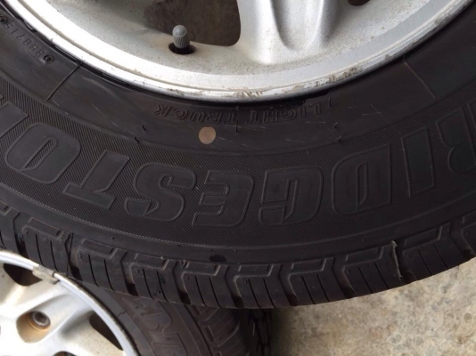 ขายแม็กพร้อมยาง 4 เส้น รถ มิตซู สตาด้า ยางใหม่บริดสโตน ลีโอ 677 (195R14C) ปี 2015