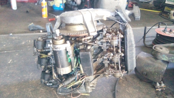 ขายท่อนเครื่อง   yamaha 30 hp 2 จังหวะสามสูบ