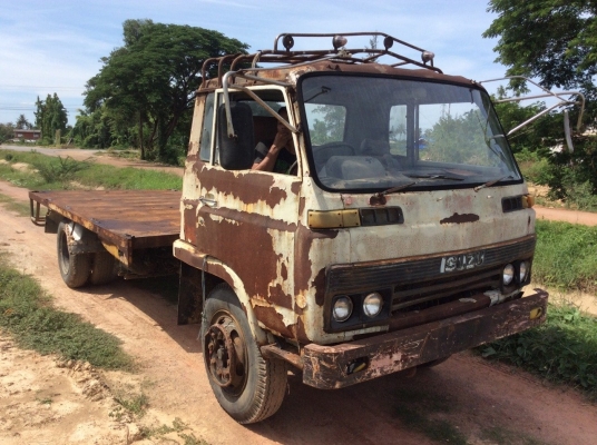 ISUZU 6ล้อ JCM ยาง900 (เครื่อง160แรง) เครื่องดี เกียร์ดี ขับดี ครัทซีสวยใหญ่ตลอด ยาว 5.2 ม. (รถขับได้ใช้งานอยู่) ขาย 235,000 บาท (ศุภากร 081-4252943)
