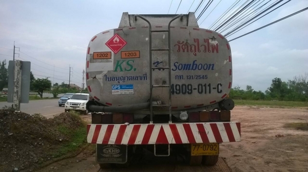 ขายรถบรรทุกน้ำมัน 10 ล้อ เพลาเดียว ไอ้หลง M6 ปี 49 คัสซีสวยตลอดเส้น ขนาด 16,000 ลิตร 5 ห้อง ยางเรเดียลเต็มทุกเส้น ทะเบียนพร้อมโอน