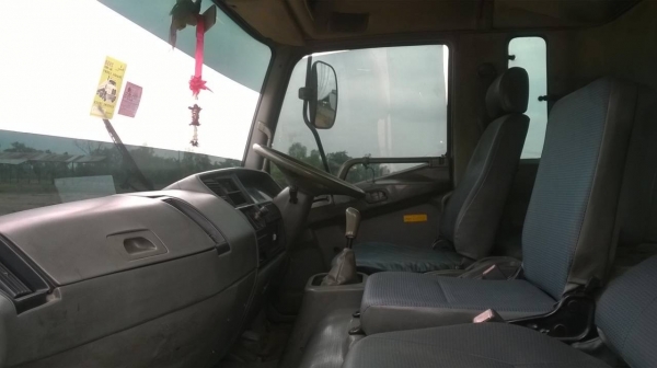 ขายรถบรรทุกน้ำมัน 10 ล้อ เพลาเดียว ไอ้หลง M6 ปี 49 คัสซีสวยตลอดเส้น ขนาด 16,000 ลิตร 5 ห้อง ยางเรเดียลเต็มทุกเส้น ทะเบียนพร้อมโอน