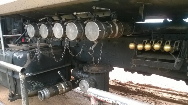 ขายรถบรรทุกน้ำมัน 10 ล้อ เพลาเดียว ไอ้หลง M6 ปี 49 คัสซีสวยตลอดเส้น ขนาด 16,000 ลิตร 5 ห้อง ยางเรเดียลเต็มทุกเส้น ทะเบียนพร้อมโอน