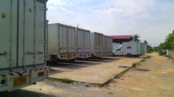 ราคา(920,000บ)หกล้อ ฮีโน้ FC 9JJLA175แรง ซีรีย์ 500 ยาว5.50เมตร  สภาพสวยจัดบางสีเดิมทั้งคัน  เอกสารทะเบียนพร้อมโอน ^^ มี4คัน แจ่มๆทุกคัน ครับท่าน